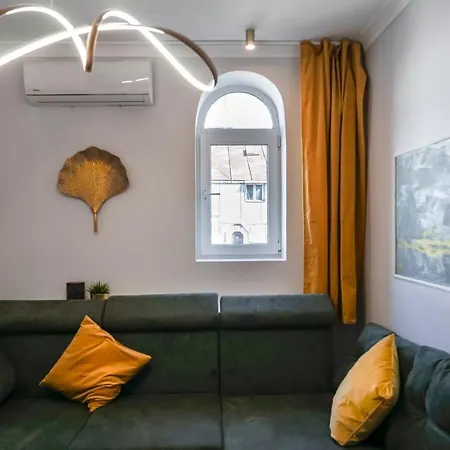 Charming 2bdr Apt Downtown Appartement *
