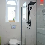Charming 2bdr Apt Downtown Apartman
