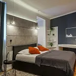 Charming 2bdr Apt Downtown