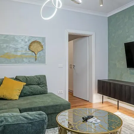 Charming 2bdr Apt Downtown בוקרשט