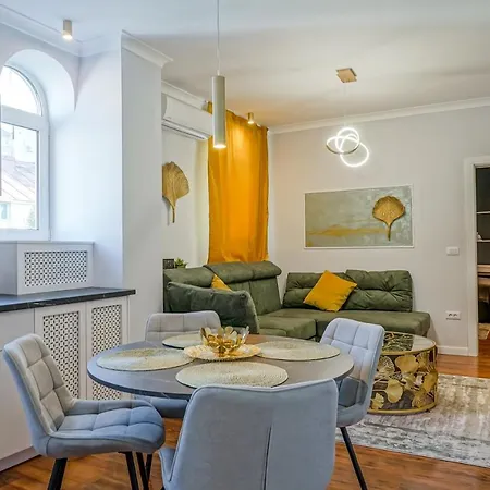 Charming 2bdr Apt Downtown בוקרשט