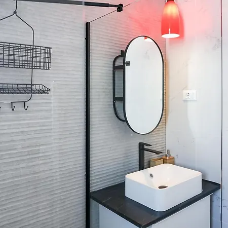 דירה Charming 2bdr Apt Downtown *