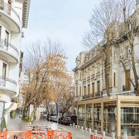 Charming 2bdr Apt Downtown Apartman