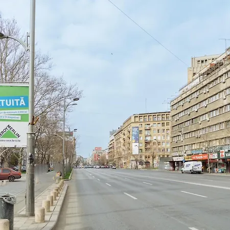 Charming 2bdr Apt Downtown