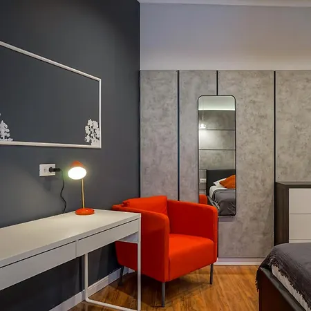 Charming 2bdr Apt Downtown