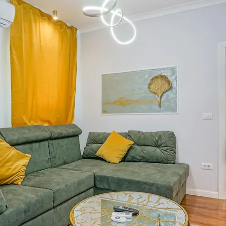 Charming 2bdr Apt Downtown בוקרשט