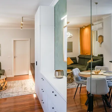 דירה Charming 2bdr Apt Downtown