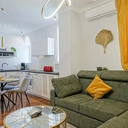 Charming 2bdr Apt Downtown בוקרשט
