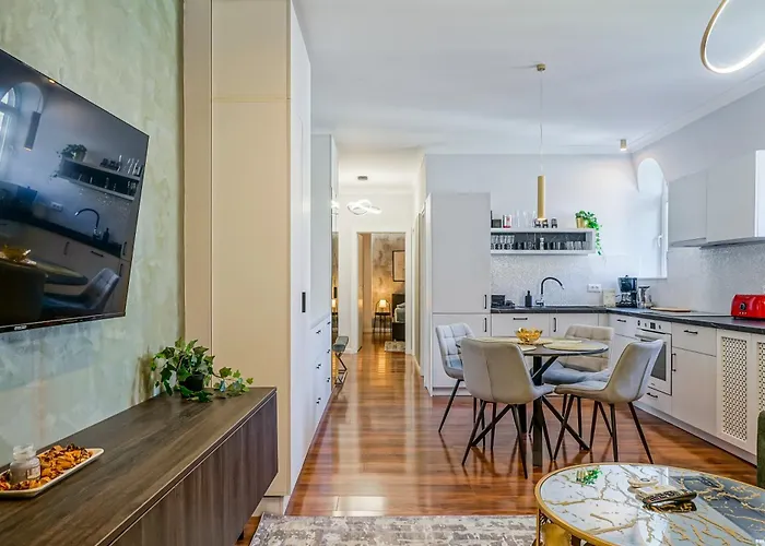 Charming 2bdr Apt Downtown Appartamento