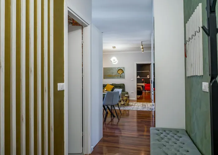 Charming 2bdr Apt Downtown *