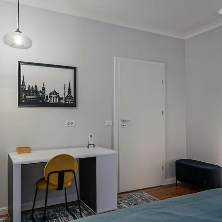 Apartment Charming 2bdr Apt Downtown *