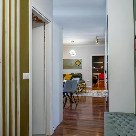 Charming 2bdr Apt Downtown *