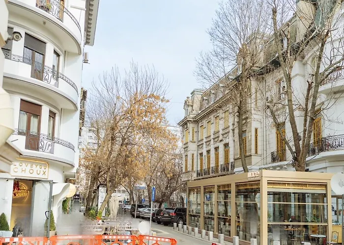 Charming 2bdr Apt Downtown Διαμέρισμα