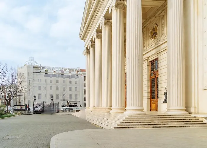 Charming 2bdr Apt Downtown *