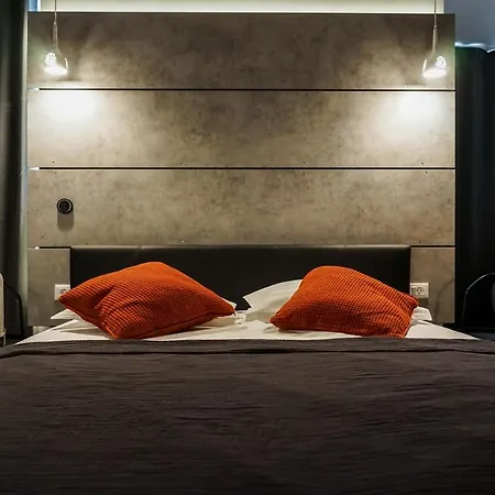 Charming 2bdr Apt Downtown Bükreş