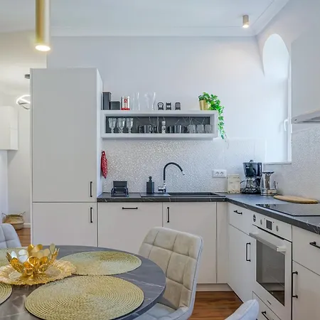 Charming 2bdr Apt Downtown Daire Bükreş