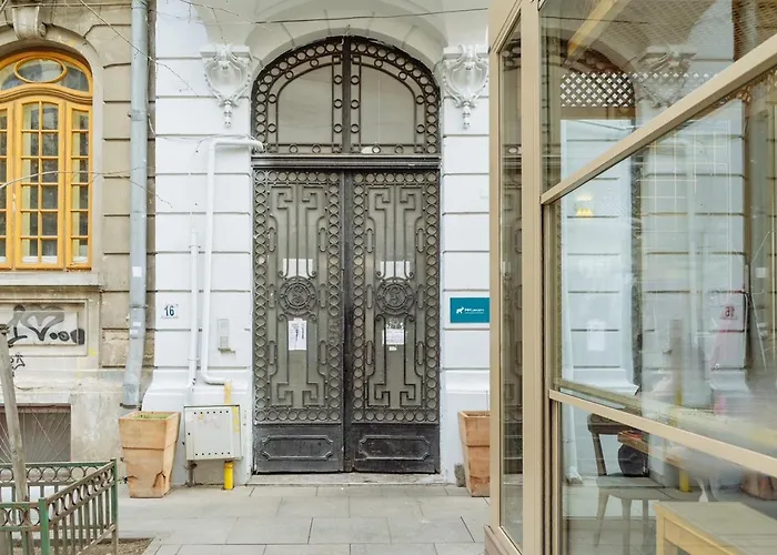 Charming 2bdr Apt Downtown Apartamento