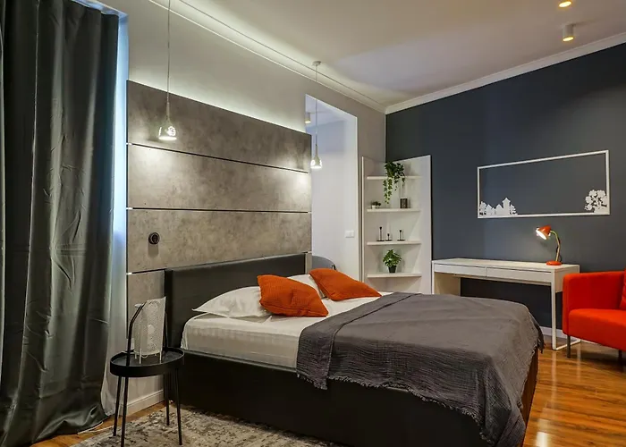 Charming 2bdr Apt Downtown